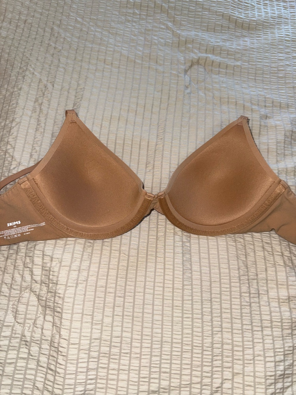 SOLD!! 🛑SKIMS Smooth Nude Plunge Push up Bra 36B - Picture 2 of 4